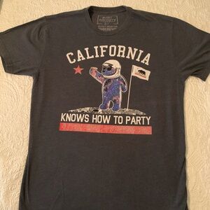 ** 4 / $25
Men’s Novelty S/S T shirt size L in dark grey